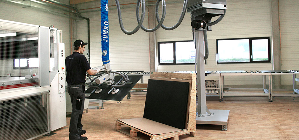 Handling of a module with a vacuum lifter JumboErgo