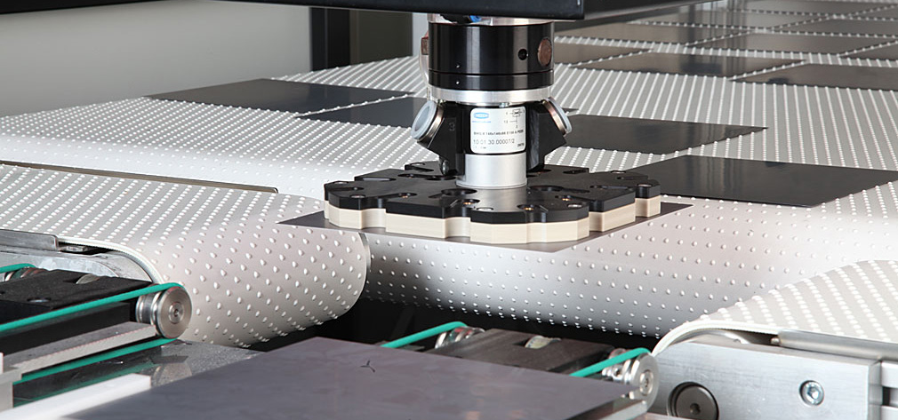 Wafer gripper SWGm for handling of wafers in the manufacturing process